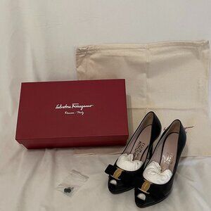 Salvatore Ferragamo Gilia 100 Acm Size 6 1/2